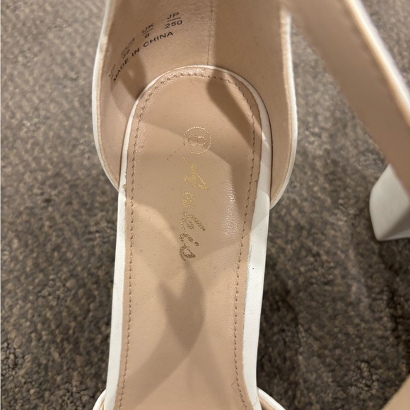 White heels - Picture 2 of 4